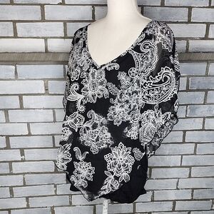 NWT G Collection Chic Black and White Floral Women's Blouse Medium Short Sleeve